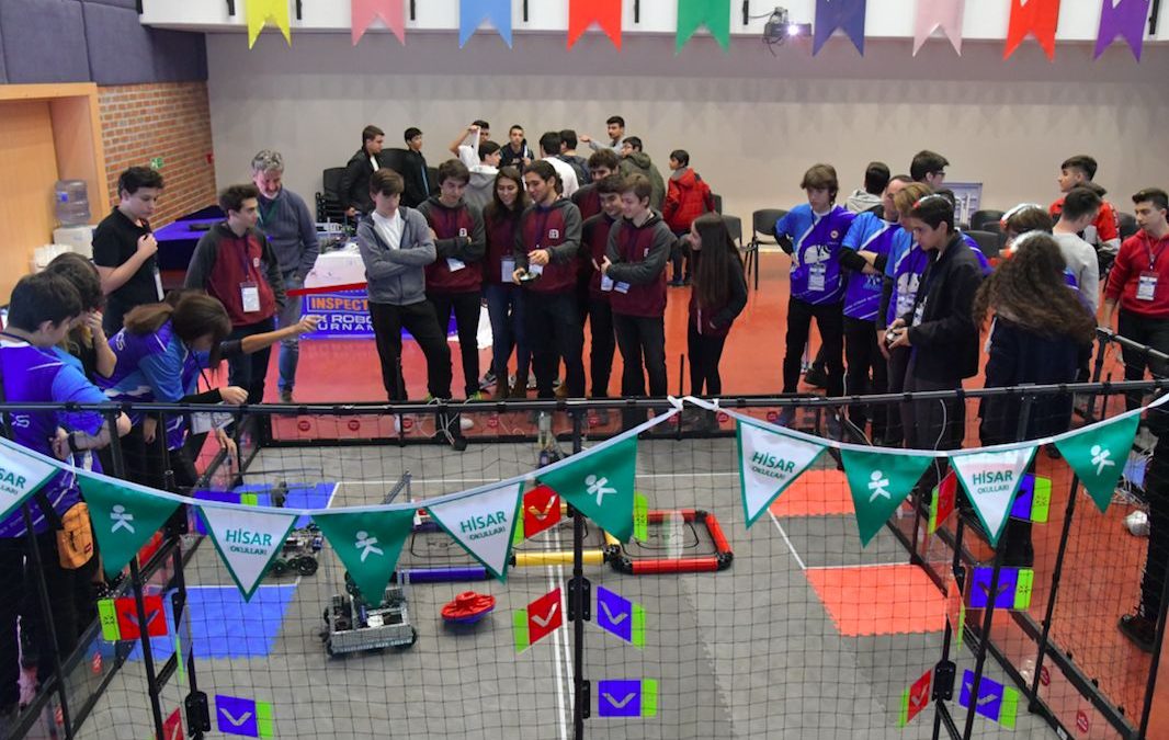 VEX Robotik Takım Öğrencilerimizin İlk Hisar VEX Robotic Etkinliği
