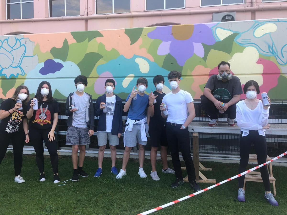 Dünya Sanat Günü Etkinlikleri Kapsamında Lise Öğrencilerimiz Okulumuzun Duvarlarını Boyadılar
