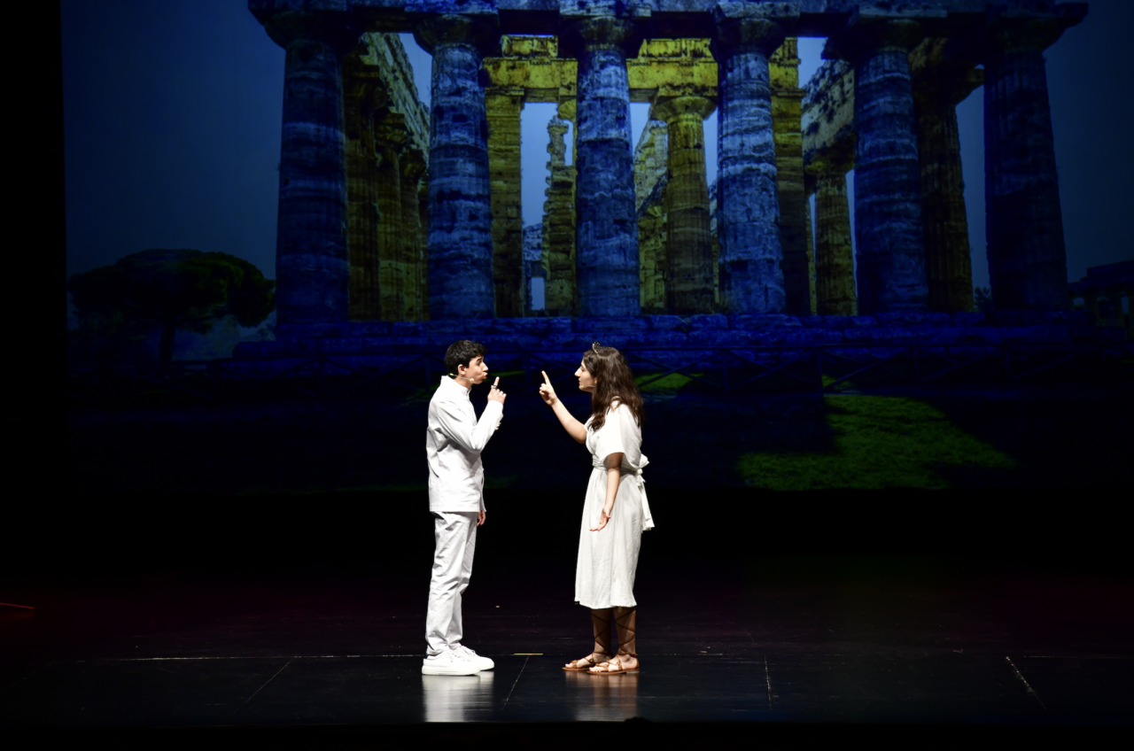 9. Sınıf Öğrencilerimiz “Antigone” Tiyatro Oyununu Sahneledi