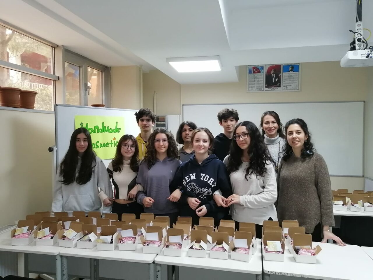 Öğrencilerimiz, Yerel Kadın Üreticiler için Mum Hazırladı